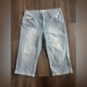 Levi’s Striped Cropped Jeans. Women’s size 10. Great used condition!